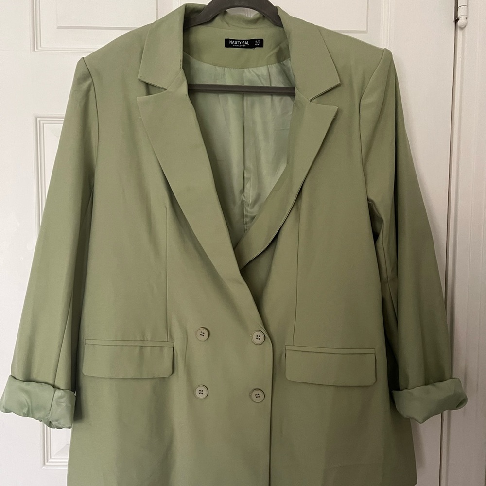 BLAZER 💚🌿 pale green blazer - SIZE 10 - Oversized